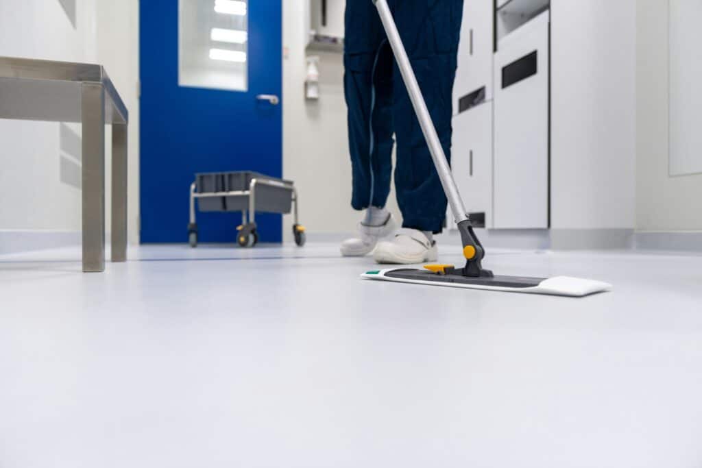 Professional cleaning in a laboratory environment