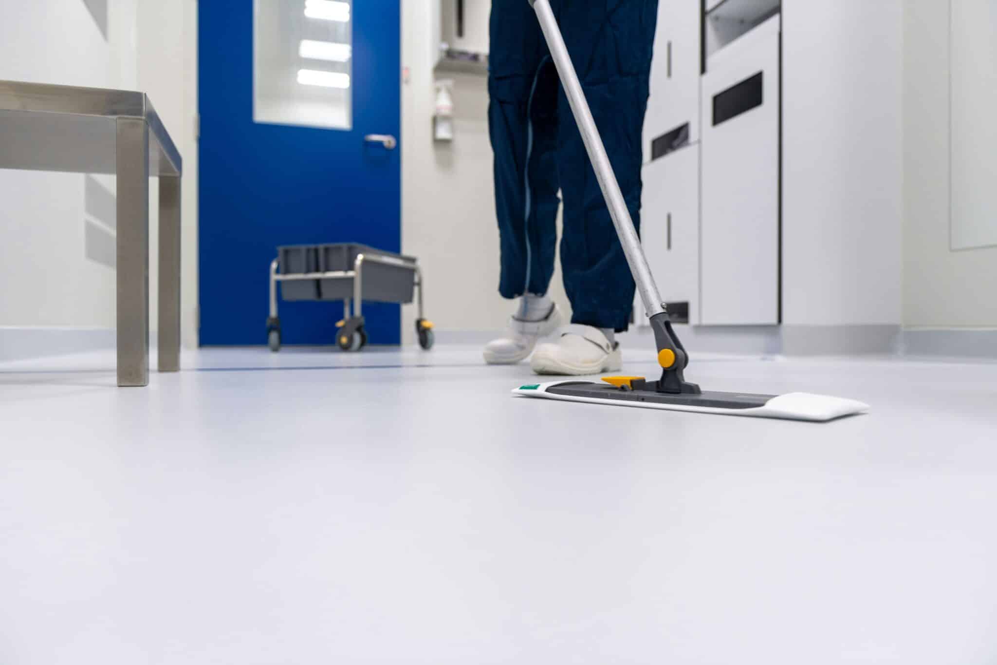 Professional cleaning in a laboratory environment